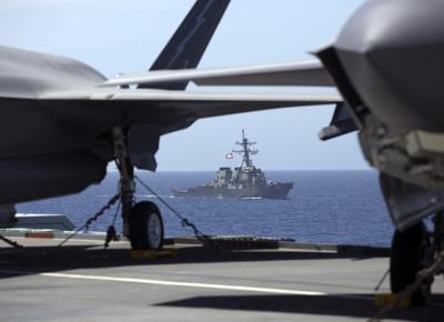 nave da guerra, usa, primo comandante donna