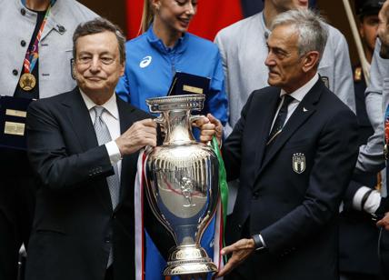 Omicron, spunta il fronte SerieA. Draghi: "Stop o porte chiuse". No del calcio