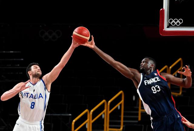 Danilo Gallinari impegnato nei quarti di finale delle Olimpiadi di Tokyo contro la Francia. Dal basket arrivano parole durissime contro Sport e Salute Danilo Gallinari impegnato nei quarti di finale delle Olimpiadi di Tokyo contro la Francia. Dal basket arrivano parole durissime contro Sport e Salute