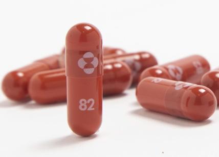 La pillola anti-Covid è in farmacia. Rischi ridotti del 30% ma costa tanto