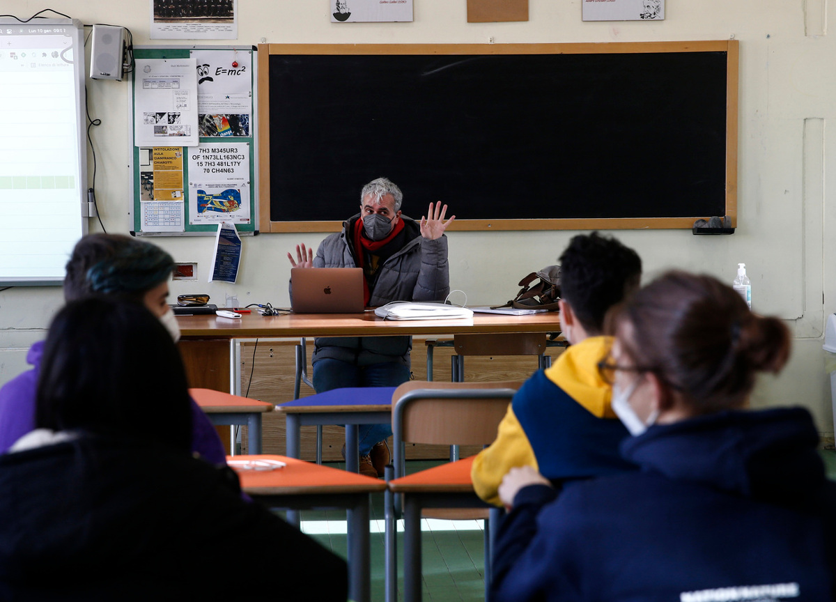 scuola, coperte, finestre aperte, studenti