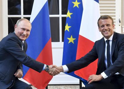Macron-Putin: "Donbass, lavorare per cessate il fuoco"