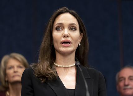 Angelina Jolie si dimette dall'agenzia Onu dei rifugiati: "Mission impossible"