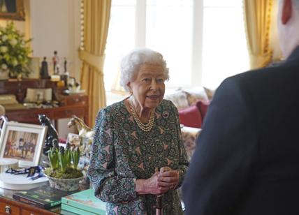 Elisabetta fragile, non tornerà più a Buckingham Palace: "Non posso muovermi"