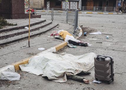 Ucraina, orrore in una foto del Nyt: madre e figli morti fuggendo a Kiev