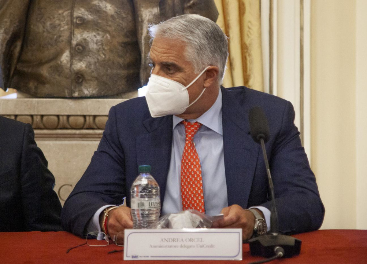 unicredit, andrea orcel, governo meloni, recessione