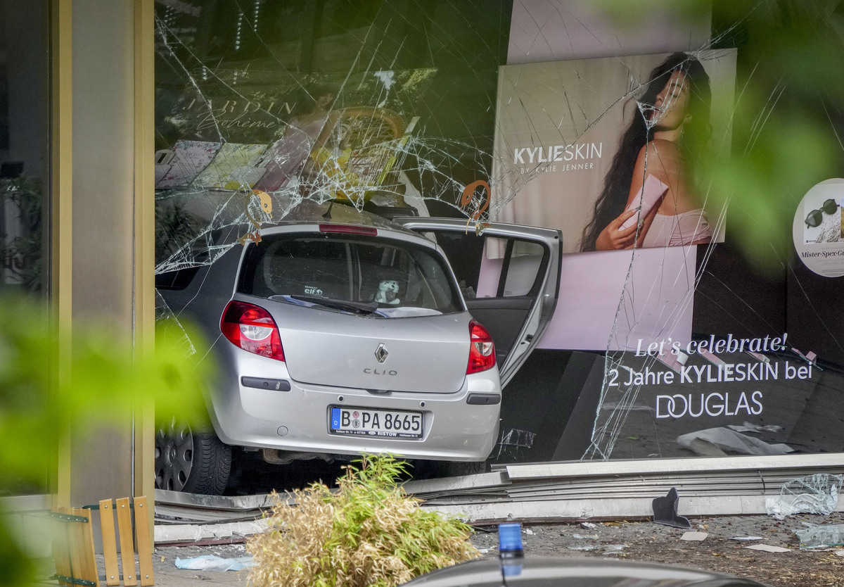 Berlino auto sulla folla Berlino auto sulla folla