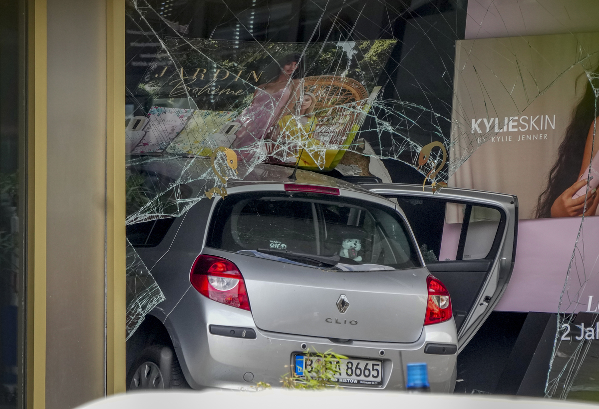 Berlino auto sulla folla Berlino auto sulla folla