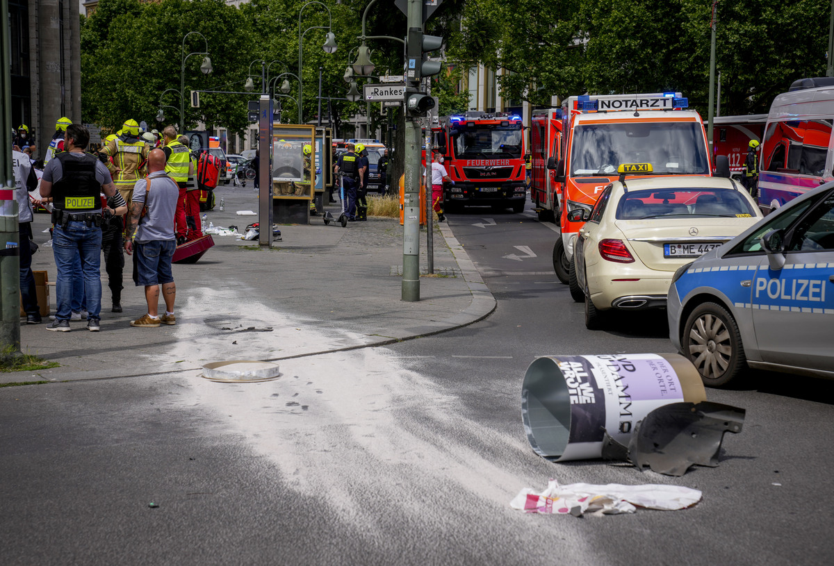 Berlino auto sulla folla Berlino auto sulla folla