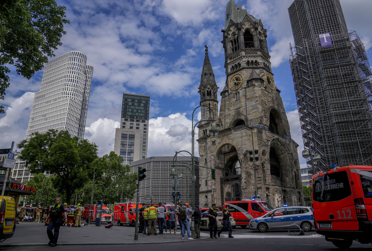 Berlino auto sulla folla Berlino auto sulla folla
