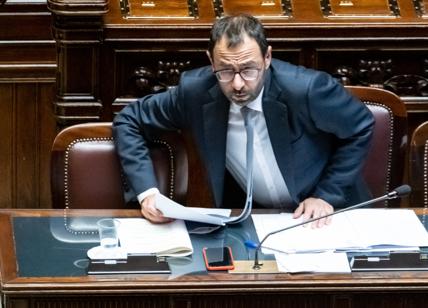 "Finanziamento ai partiti" dice Patuanelli. Caos nel M5s, l'altolà di Conte