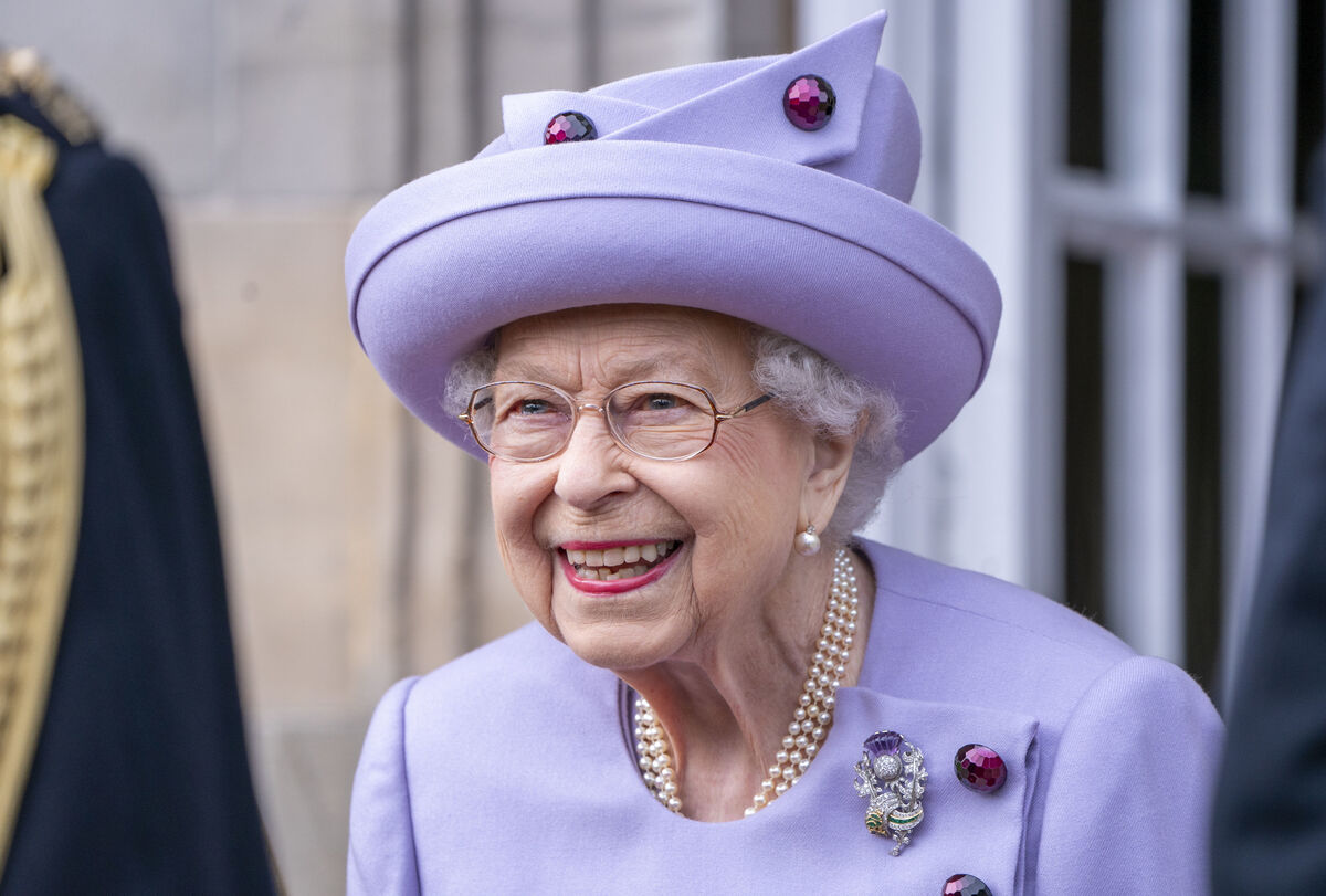 Regno Unito, la Regina Elisabetta non sta bene: medici “preoccupati” 