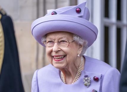 Regno Unito, la Regina Elisabetta non sta bene: medici “preoccupati”