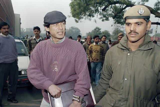 Charles Sobhraj, il serial killer al centro di "The Serpent", la serie tv di Netflix Charles Sobhraj, il serial killer al centro di "The Serpent", la serie tv di Netflix