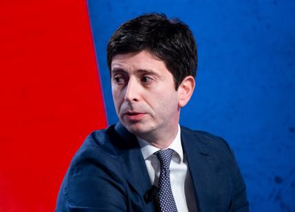 Speranza, dai lockdown ai vaccini: il ministro dei flop vuole svoltare la Sx