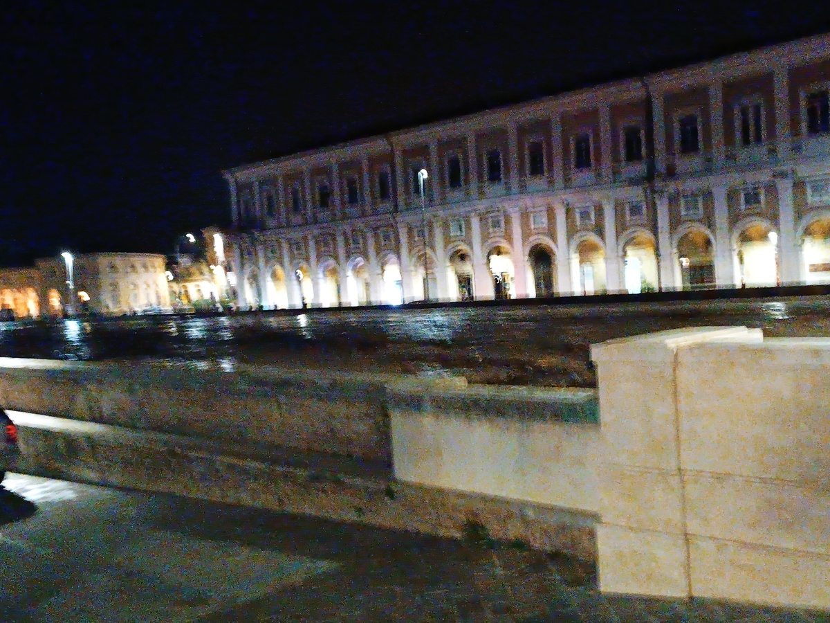 Alluvione nelle Marche, vaste zone allagate a Senigallia dopo l'esondazione del fiume Misa Alluvione nelle Marche, vaste zone allagate a Senigallia dopo l'esondazione del fiume Misa