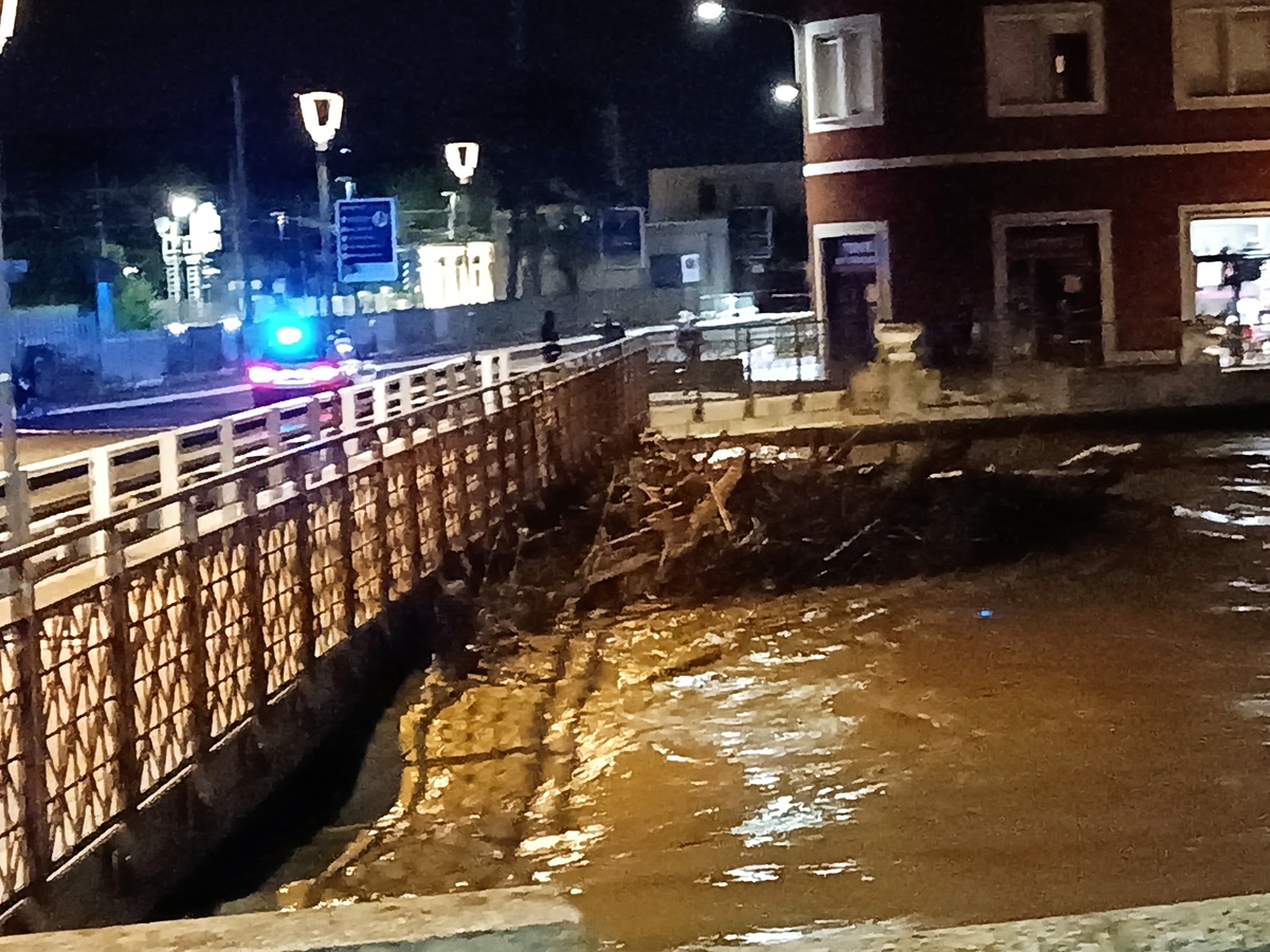Alluvione nelle Marche, vaste zone allagate a Senigallia dopo l'esondazione del fiume Misa Alluvione nelle Marche, vaste zone allagate a Senigallia dopo l'esondazione del fiume Misa