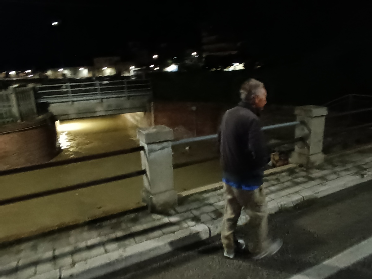 Alluvione nelle Marche, vaste zone allagate a Senigallia dopo l'esondazione del fiume Misa Alluvione nelle Marche, vaste zone allagate a Senigallia dopo l'esondazione del fiume Misa