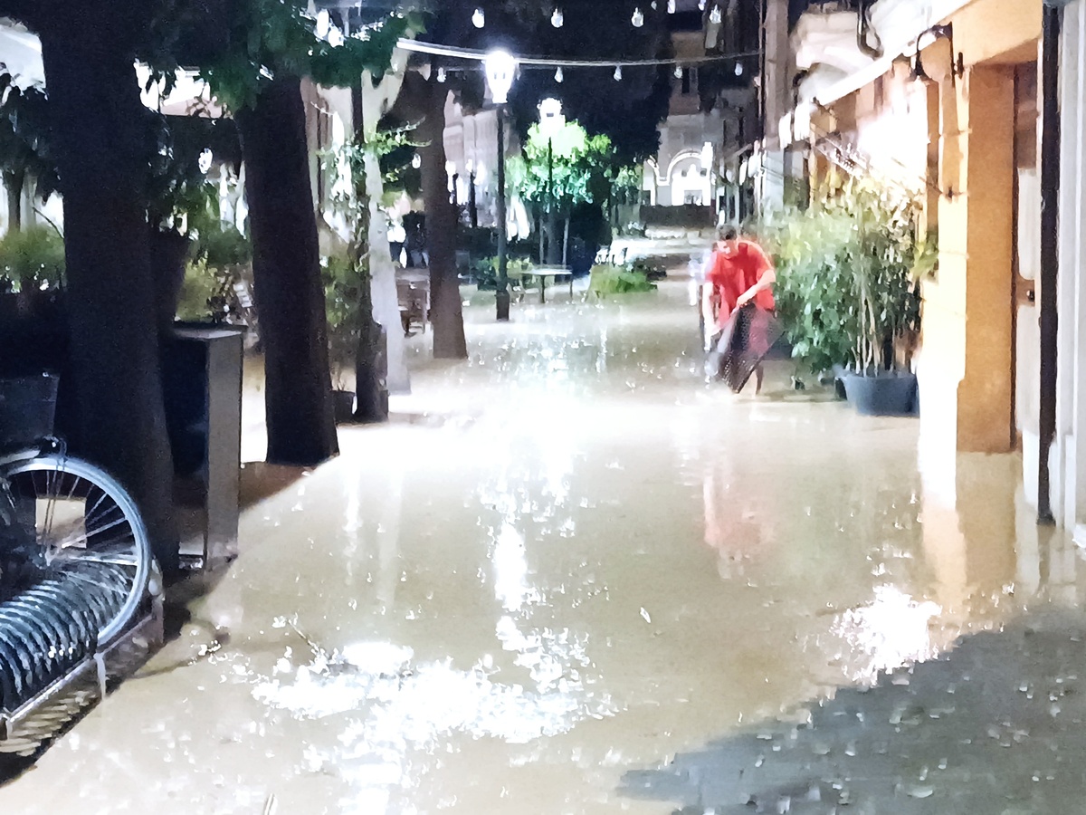 Alluvione nelle Marche, vaste zone allagate a Senigallia dopo l'esondazione del fiume Misa Alluvione nelle Marche, vaste zone allagate a Senigallia dopo l'esondazione del fiume Misa