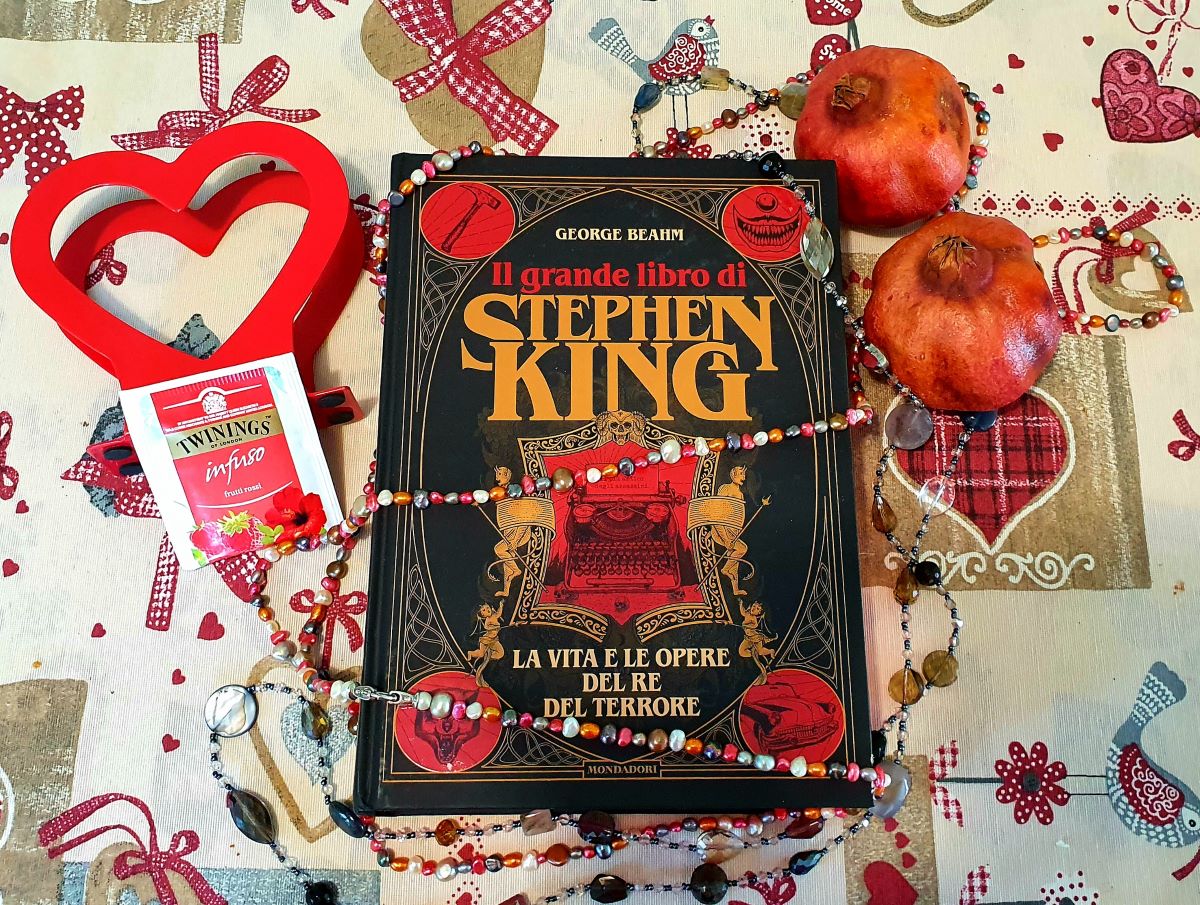 Speciale libri illustrati e da collezione: 2) "Il grande libro di Stephen King" di George Beahm (Mondadori Electa) Speciale libri illustrati e da collezione: 2) "Il grande libro di Stephen King" di George Beahm (Mondadori Electa)