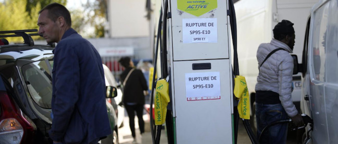 Benzina e mancato taglio delle accise, lite nel governo Il pasticcio costa almeno 600 euro all'anno agli italiani