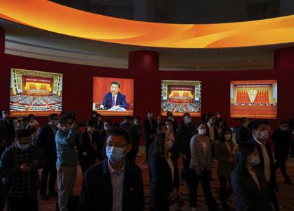 Cina, Xi Jinping al XX Congresso: "Non rinunceremo mai alla forza per Taiwan"