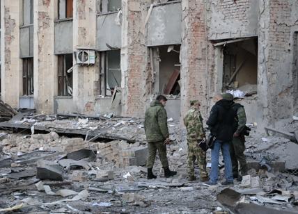 Guerra Ucraina, Kiev: "Mosca usa la superbomba". Distrutte due basi russe