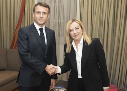Meloni: “Macron? Colloquio franco. Contestato approccio predatorio francese”