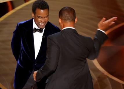 Oscar, Will Smith dà uno schiaffo a Chris Rock: i dubbi sui social