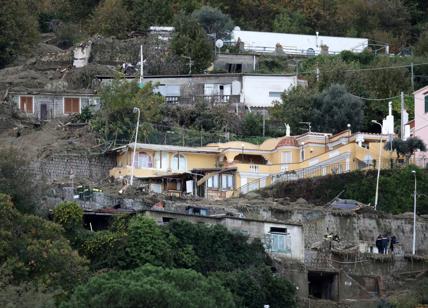 Ischia, le famiglie delle vittime dicono no ai funerali di Stato