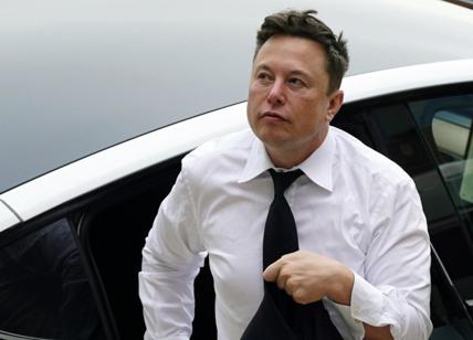 Tesla accusata di razzismo, Musk dovrà pagare oltre 3 mln a un ex dipendente