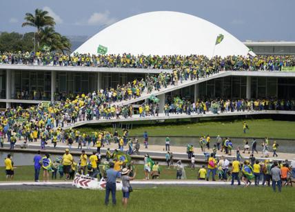 Bolsonaro come Trump: assalto al Parlamento dei suoi fan, che contestano Lula