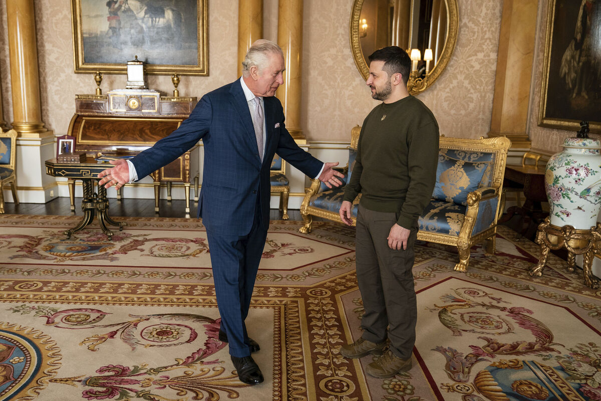 Re Carlo accoglie il presidente Ucraino Zelensky a Buckingham Palace Re Carlo accoglie il presidente Ucraino Zelensky a Buckingham Palace