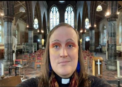 Uk, primo prete non binario: "Dio mi ha mostrato verità sul mio genere"