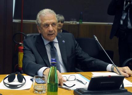 Qatar-gate, Avramopoulos complottista "Vogliono Di Maio e non me nel Golfo"