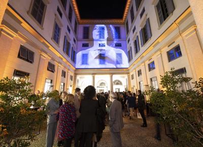8 Uno scorcio del cortile di via Montenapoleone 23 a Milano durante l'evento per l'inaugurazione dello spazio Ippolita