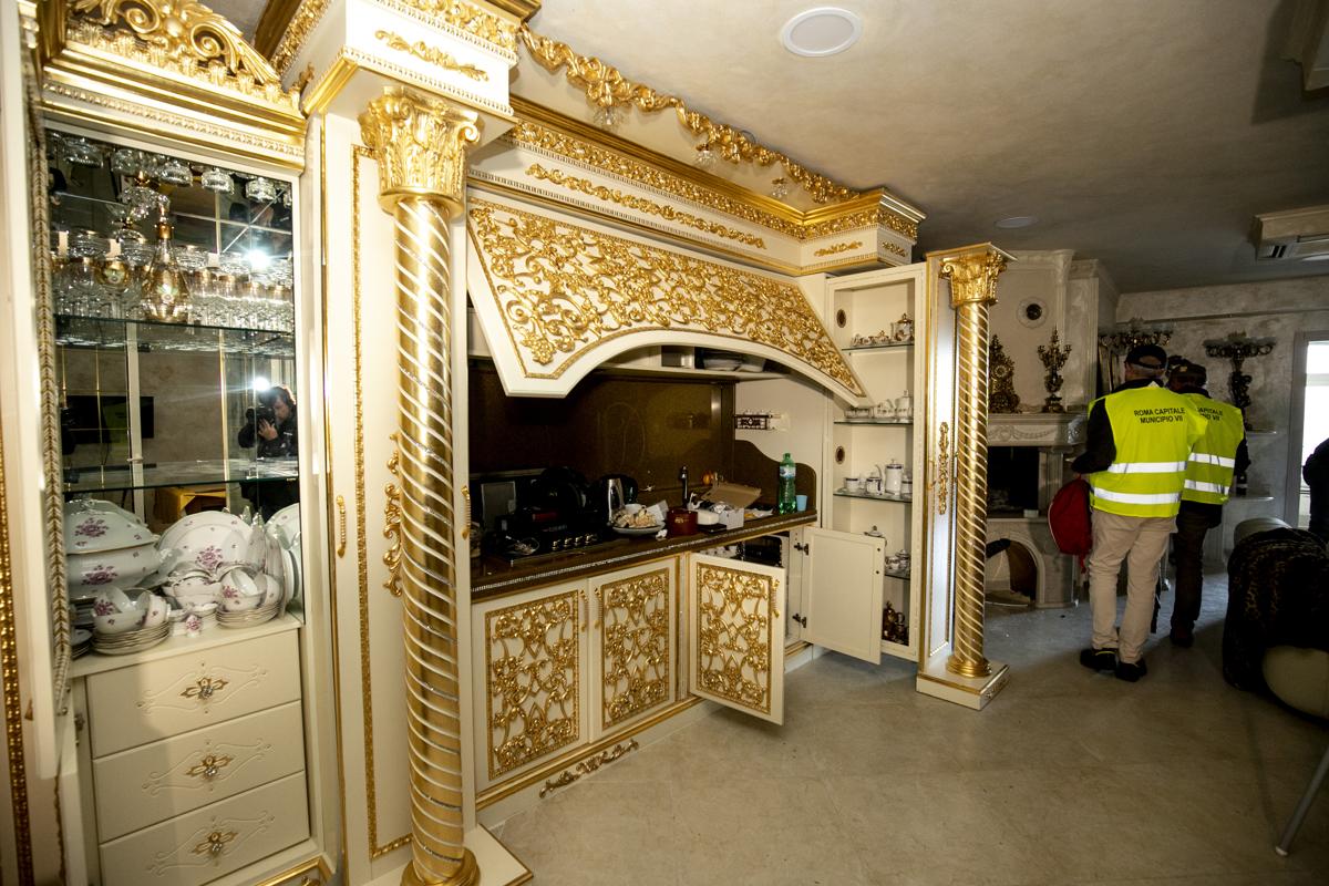 Foto di repertorio delle proprietà Casamonica riferite agli anni 2018/2020 Foto di repertorio delle proprietà Casamonica riferite agli anni 2018/2020