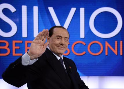 Berlusconi in ospedale: "Ha passato giorni molto brutti, ma sta recuperando"
