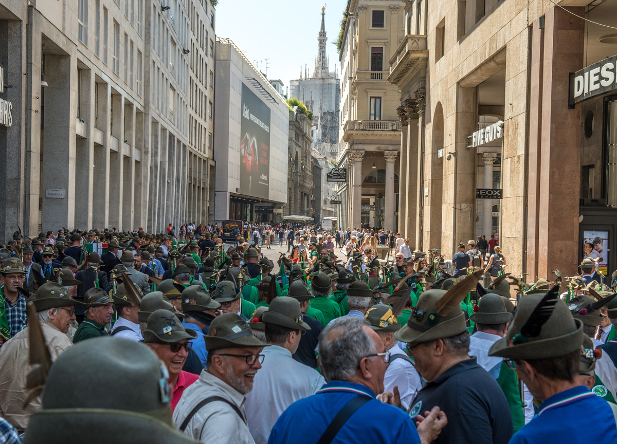 raduno alpini, molestie