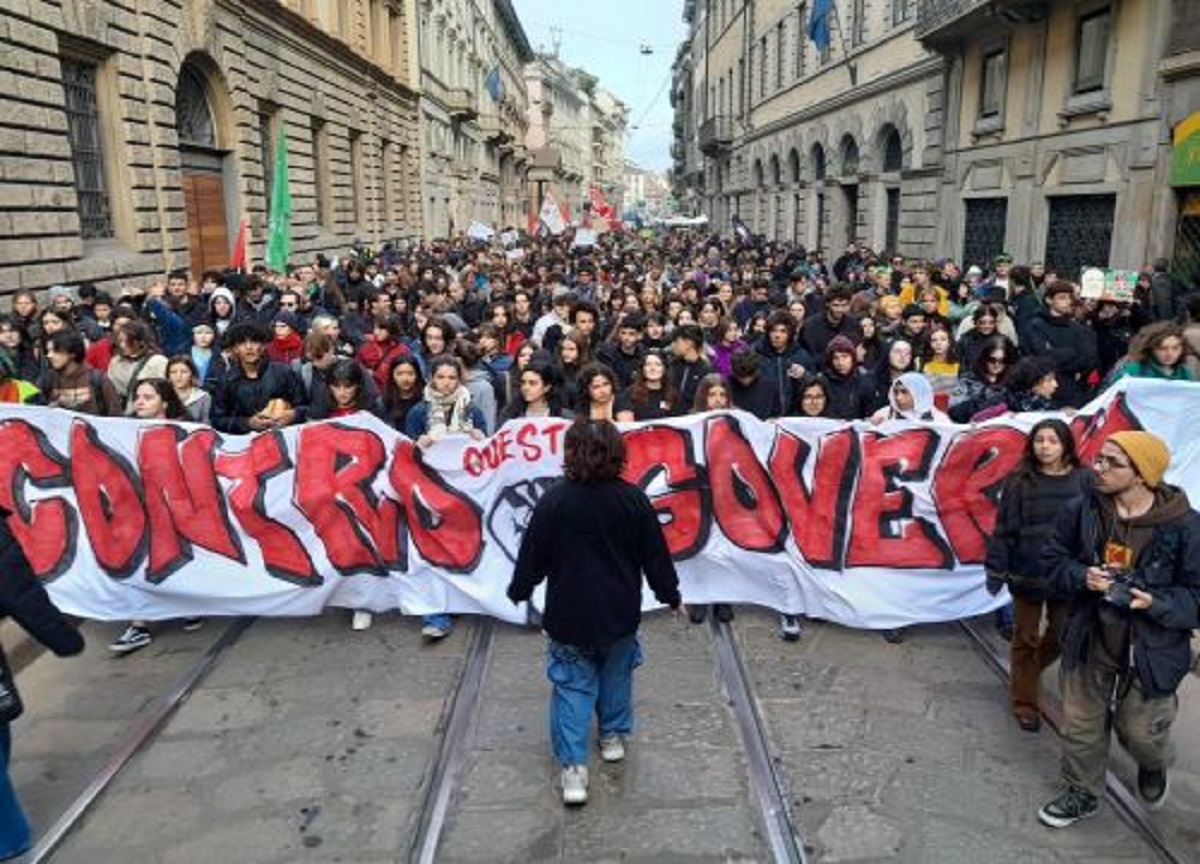 "No Meloni Day": corteo a Milano "No Meloni Day": corteo a Milano