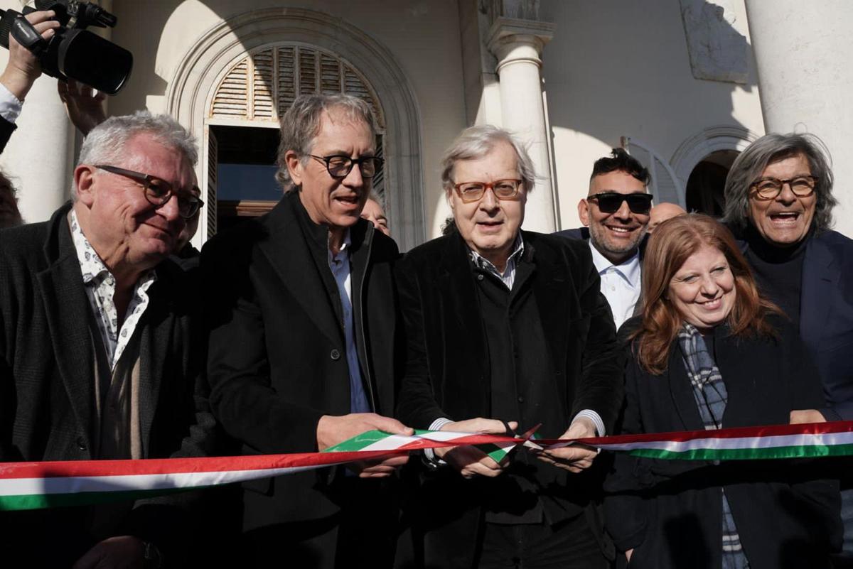 IL TAGLIO DEL NASTRO