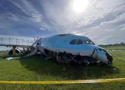 Filippine: aereo fuori pista con 173 persone a bordo, feriti lievi