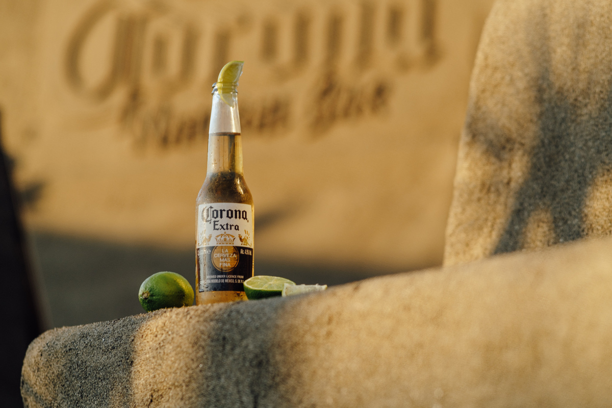 Corona, inaugurato primo Natural Bar con materiali 100% naturali Corona, inaugurato primo Natural Bar con materiali 100% naturali