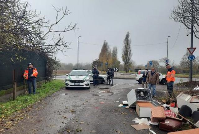 Milano Porto di Mare: sgombero dopo dieci anni di abusivismo Milano Porto di Mare: sgombero dopo dieci anni di abusivismo