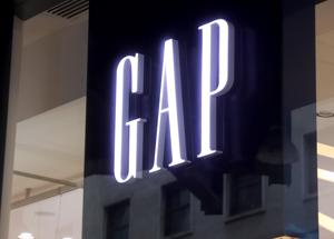 Scatti d'Affari GAP a Milano, chiude il negozio dopo 12 anni. Giù la serranda dal 7 ottobre