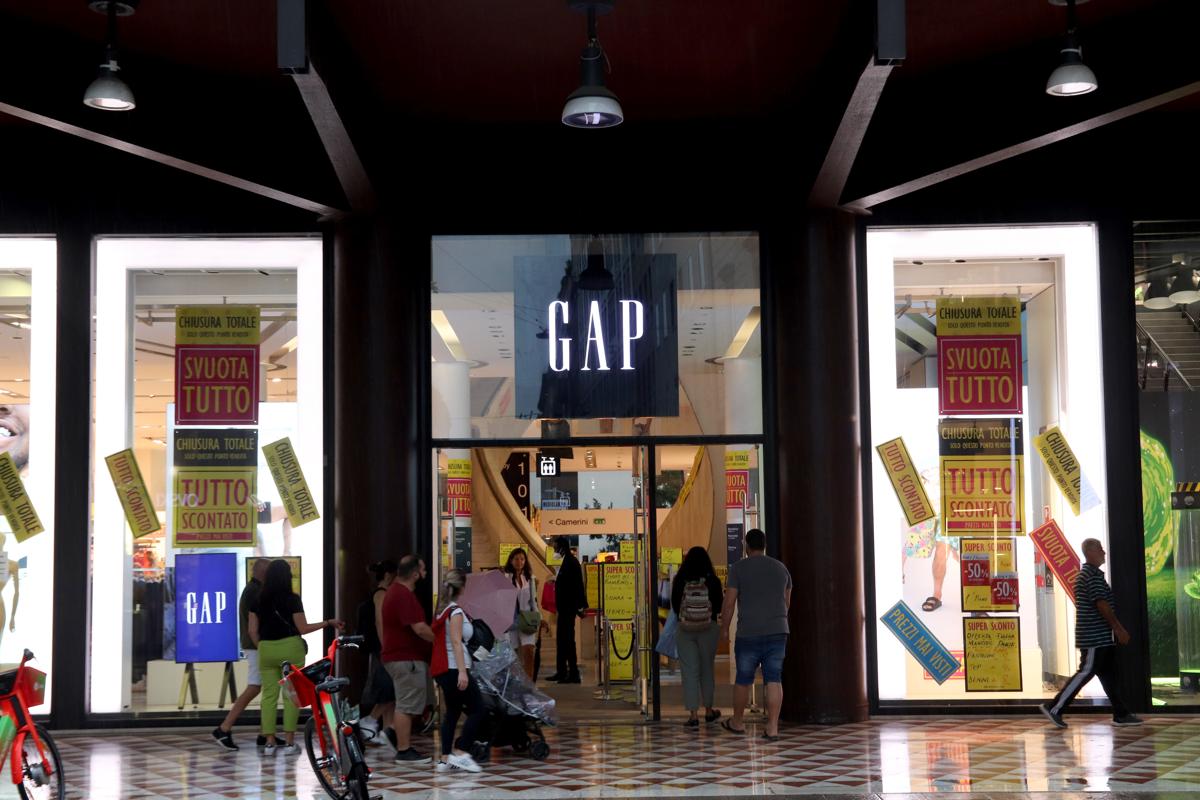 AD OTTOBRE CHIUDE IL NEGOZIO GAP ABBIGLIAMENTO BRAND CATENA AMERICANA7