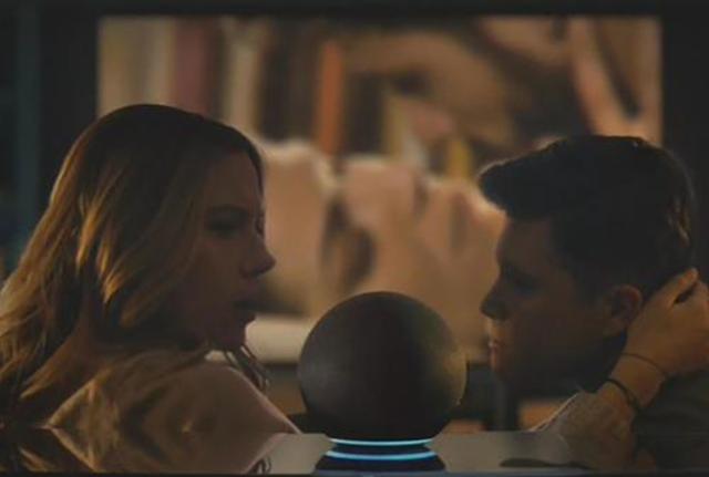 Scarlett Johansson nello spot di Alexa (IPA) Scarlett Johansson nello spot di Alexa (IPA)