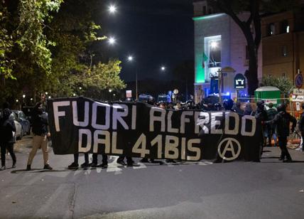 Torino corteo di manifestanti per Cospito. Chiesto l'ergastolo per l'anarchico