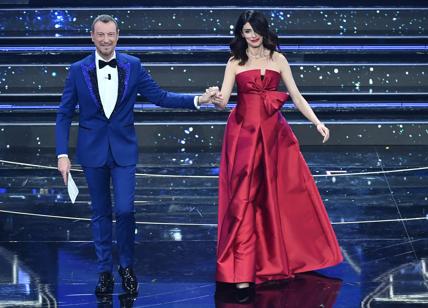 Ascolti tv, Sanremo 2022 boom terza serata: + 10% sul 2021. E i picchi con...