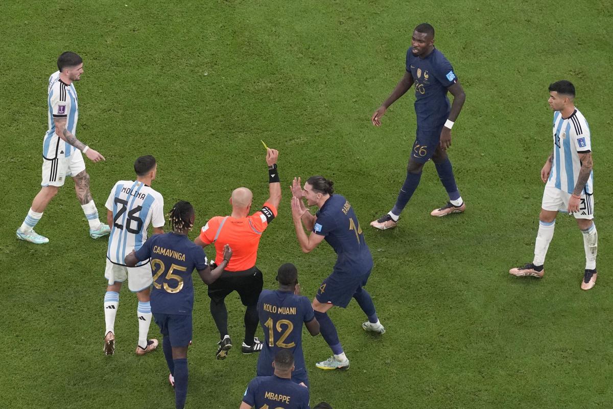 Argentina-Francia, l'arbitro Marciniak (foto Lapresse) Argentina-Francia, l'arbitro Marciniak (foto Lapresse)